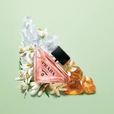 Prada Paradoxe Eau de Parfum bottle